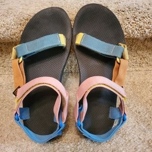 Womens Teva sz 8